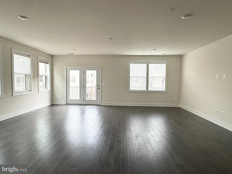 44858 Tiverton Sq — Photo 15