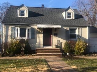 26 Heather Ln, Roselle, NJ 07203