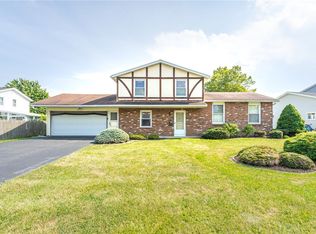 52 Hinkley Ln, Rochester, NY 14624
