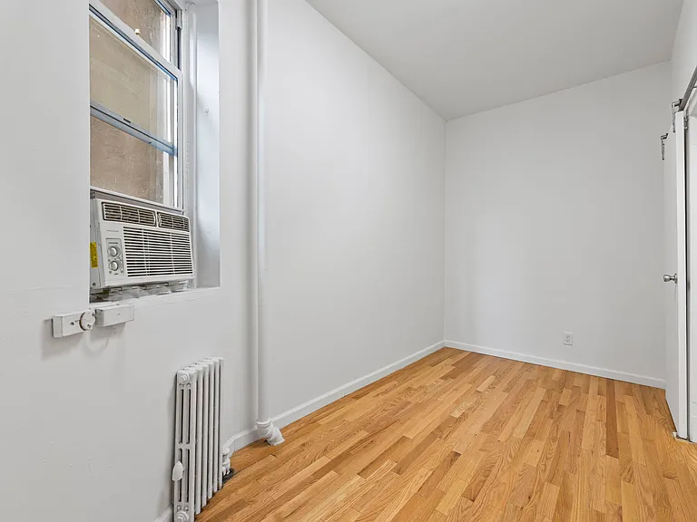 44 Perry St #3W — Photo 5