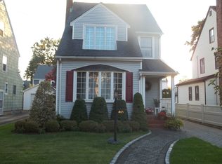 465 Marcellus Rd, Mineola, NY 11501