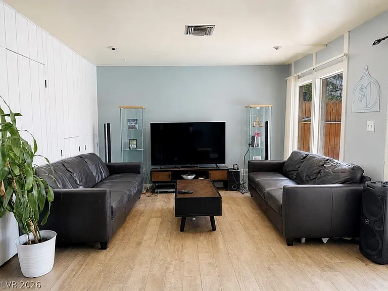 1037 Bracken Ave — Photo 12