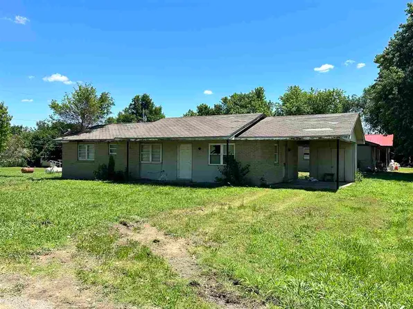 106 E 7th St, Marland, OK 74644