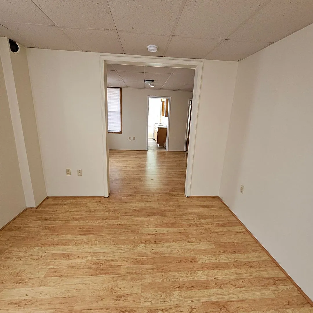 Motivated Owner Just Lowered Rent! 1 Bedroom Apartment On First Floor! — Photo 4