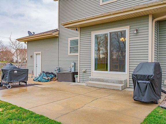5th image of 328 Little Bear Dr