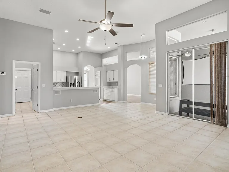 2810 University Acres Dr — Photo 13
