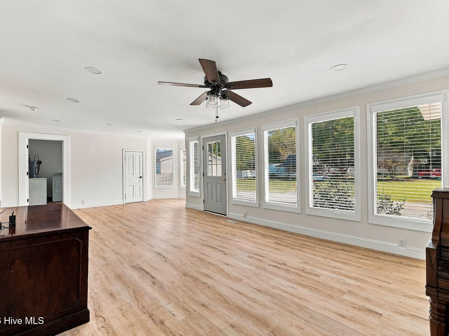 4 bed, 2.0 bath, 2226 sqft, $2,000 — Photo 2