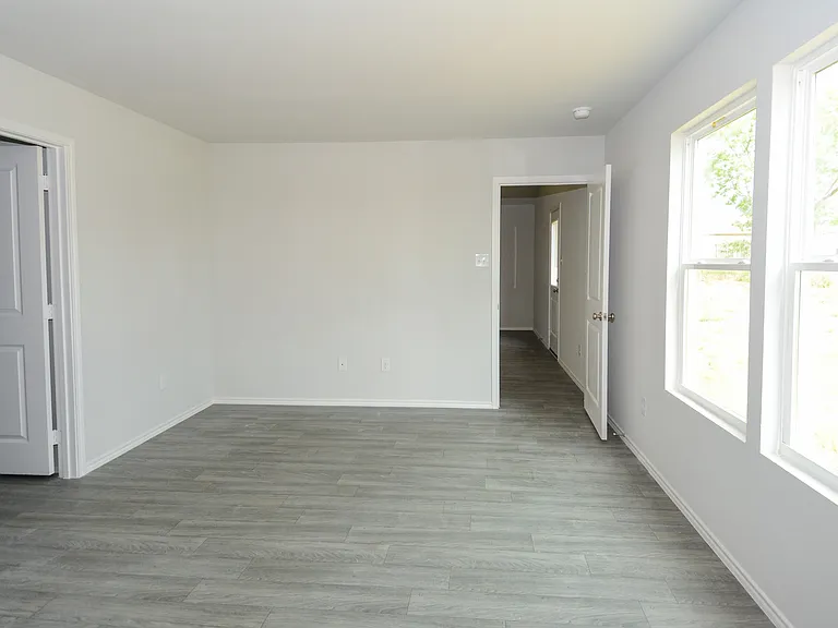 297 Victory Dr — Photo 9