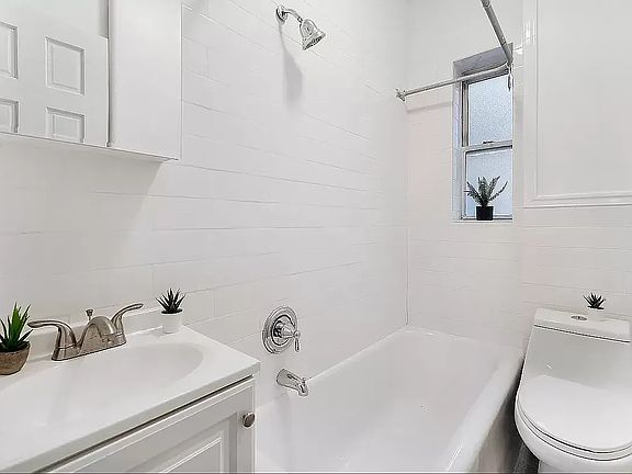 4th image of 225 13th St APT A1