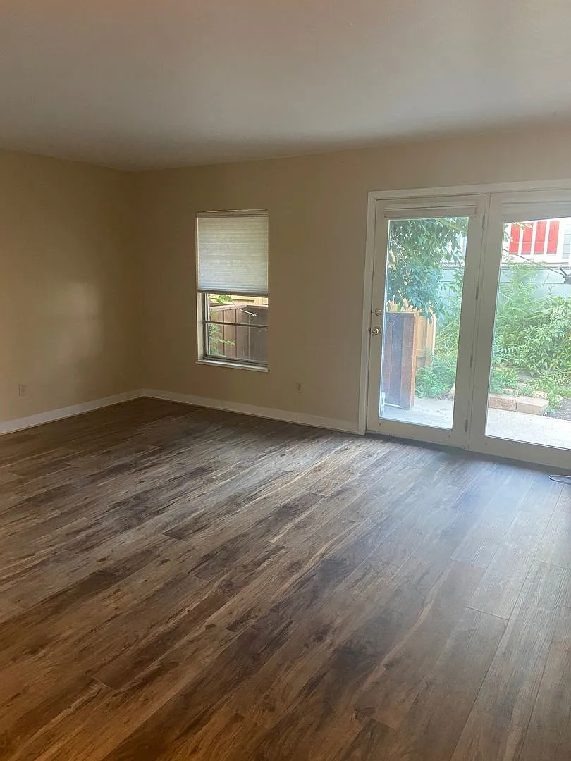 Building Photo - 1111 Maxwell Ave #116