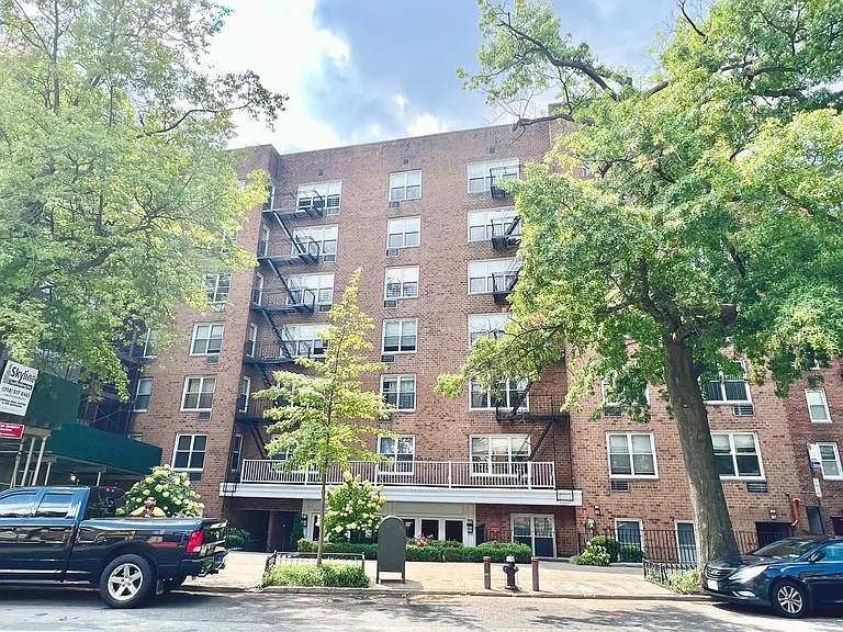 44-30 Douglaston Pkwy #4C — Photo 2
