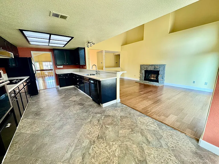 5477 Hackney Ln — Photo 7