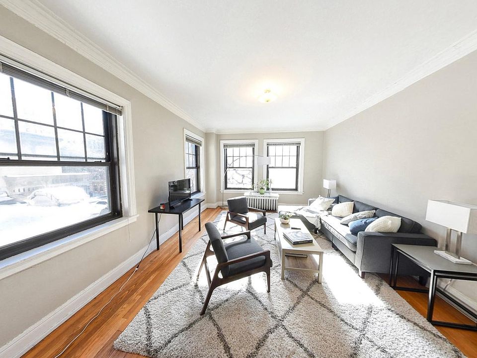 1st image of 440 W Briar Pl #402