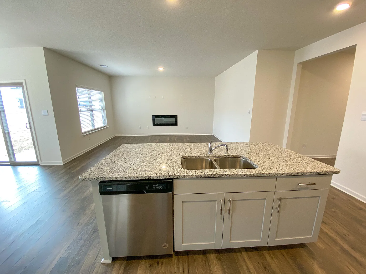 3 bed, 1618 sqft, $1,850 — Photo 2