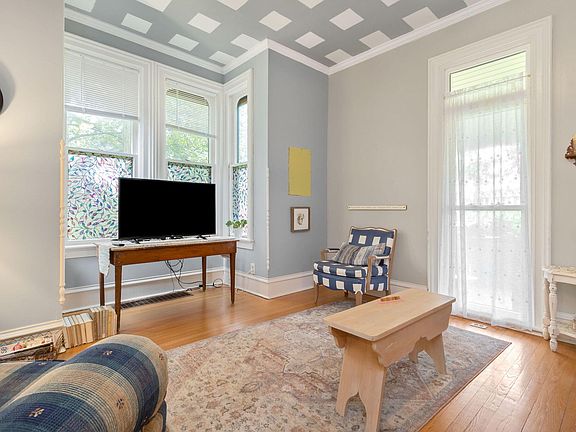 5th image of 208 E Jefferson St