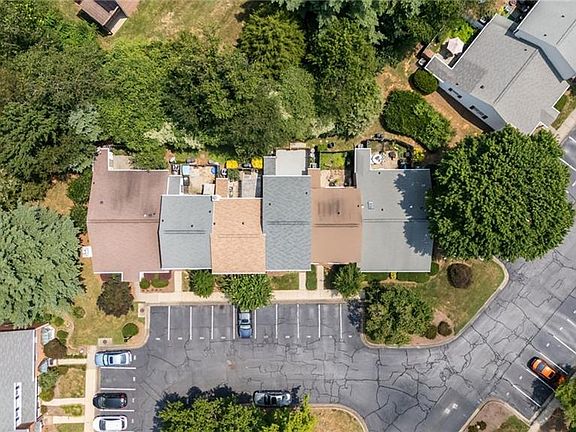 3rd image of 320 Oak Arbor Ln