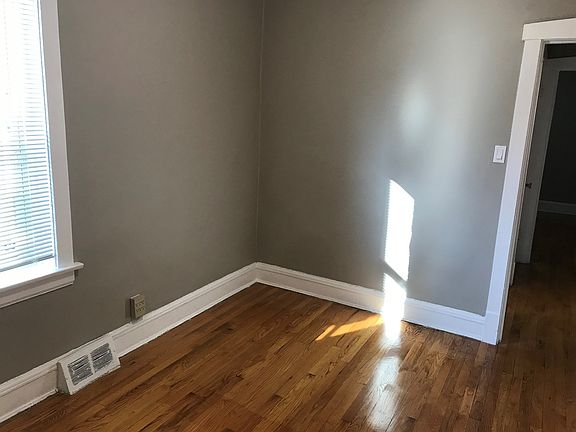 5th image of 2711 W Carmen Ave #1