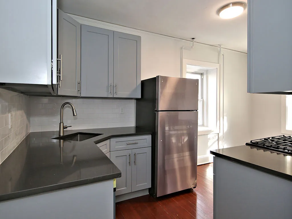 Apartment for Rent — Photo 2