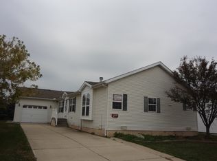 45606 Montmorency Dr, Macomb, MI 48044