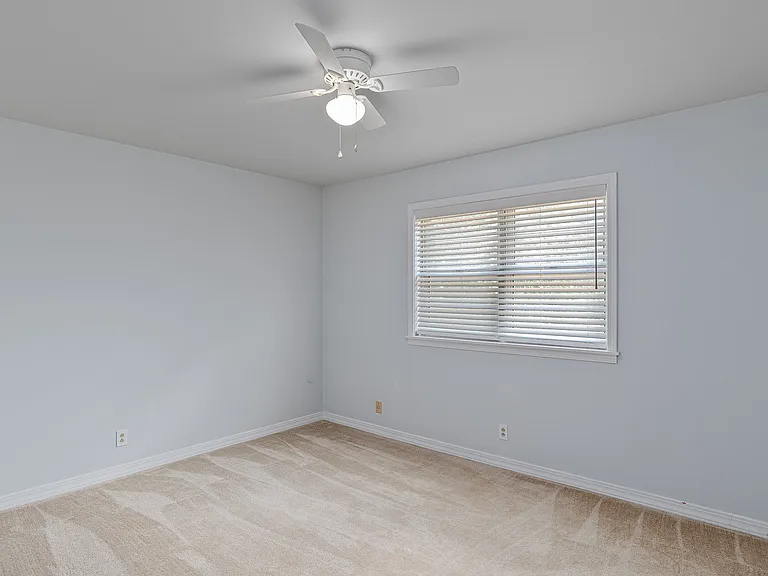 1554 Westbury Dr — Photo 14