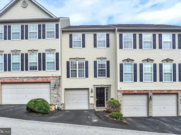 2703 Equestrian Dr #141, York, PA 17402