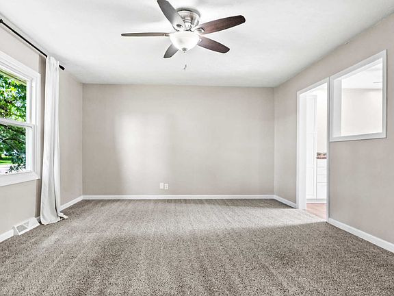 5th image of 8212 Elm Ave