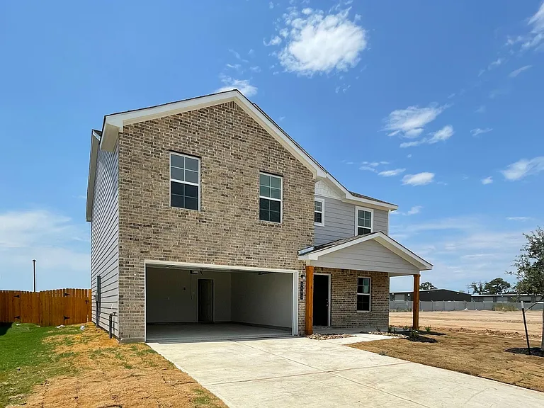 5593 Fox Bluff Dr — Photo 1