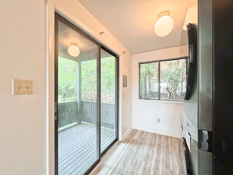 5737 Hobart St #3 — Photo 7