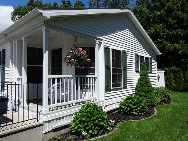 A covered porch welcomes yo...