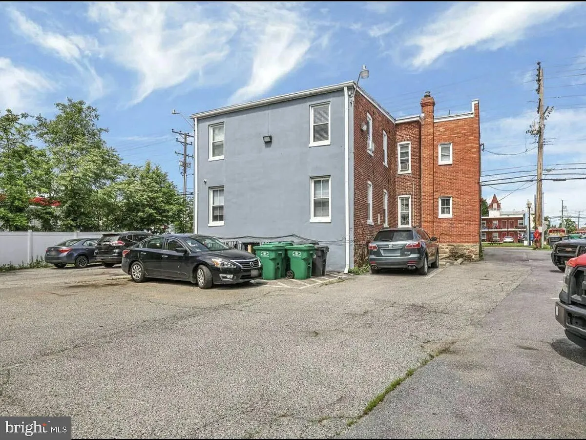 Building Photo - 120 2nd St
