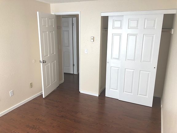 5th image of 2400 20th Ave NW