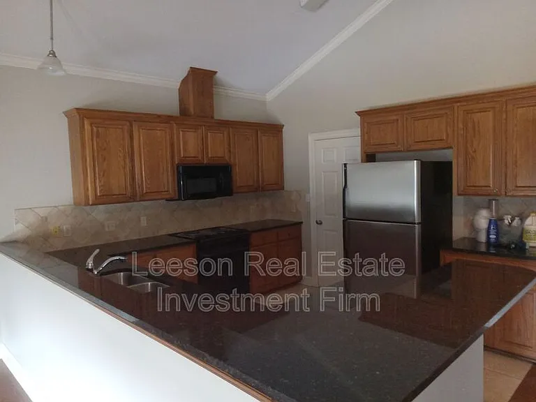 5721 S Lakeshore Dr — Photo 3