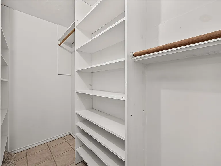 1007 E Baker Rd — Photo 15