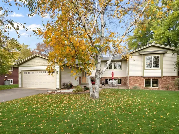 555 S Oak Dr, Vadnais Heights, MN 55127
