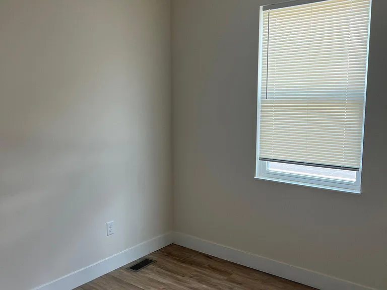 404 Court Yard Ln — Photo 17