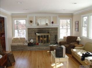 13 Ingrid Rd, Setauket, NY 11733