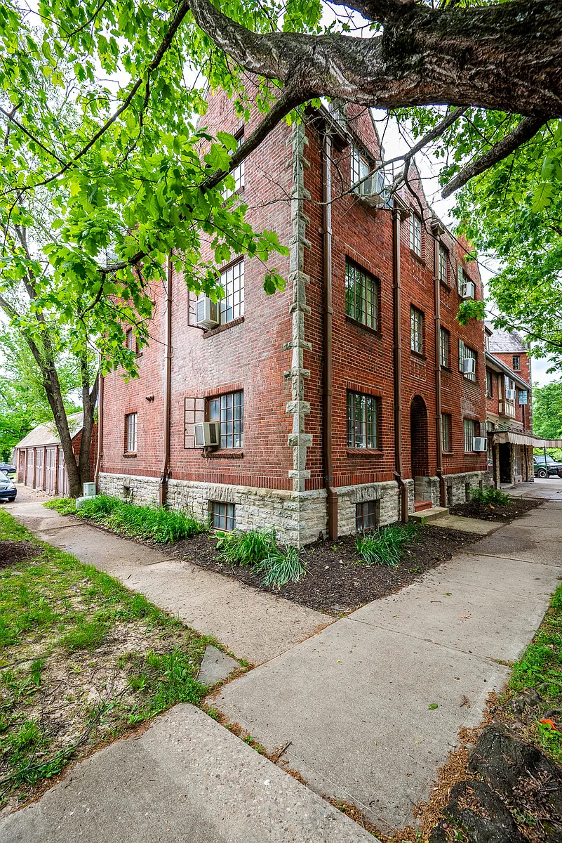 Mariemont Square Exterior - Mariemont Square