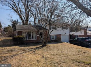 415 Village Ln, Broomall, PA 19008