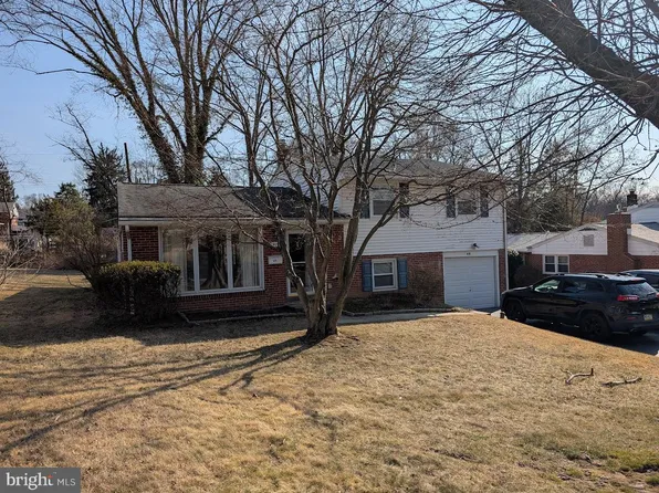 415 Village Ln, Broomall, PA 19008