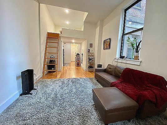 2nd image of 321 W 105th St APT 2C