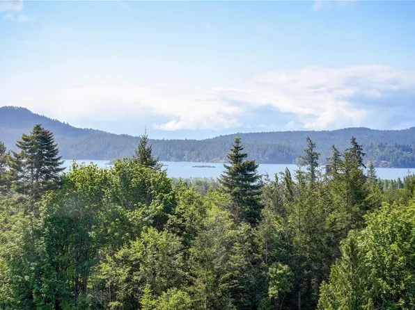 2056 Gladys Pl, Sooke, BC V9Z 0E6
