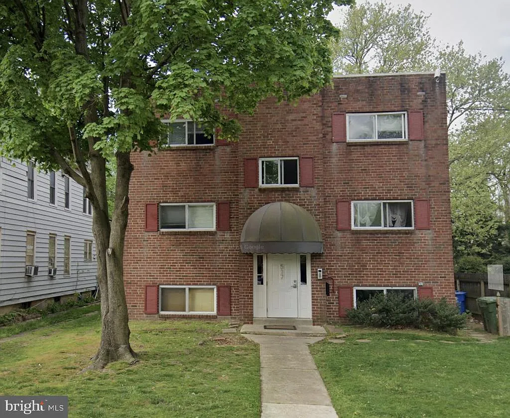 2 bed, 1050 sqft, $1,900 — Photo 1