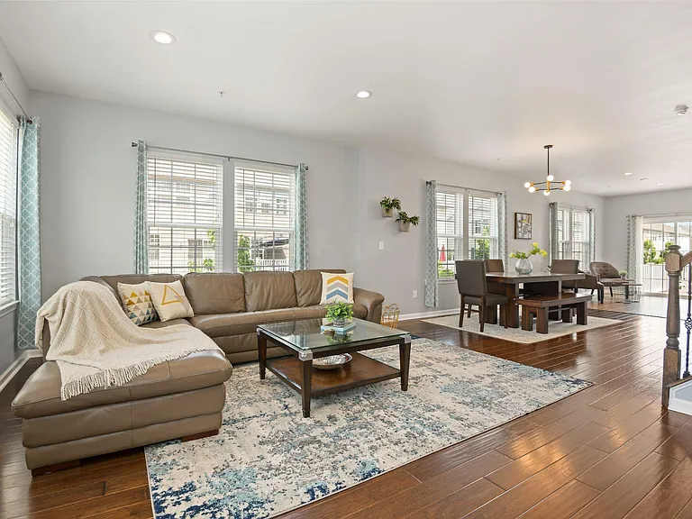 44 Truman Dr — Photo 3