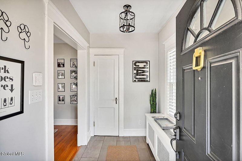 4th image of 942 Myrtle Avenue