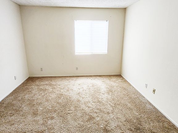 3rd image of 18085 Sundowner Way