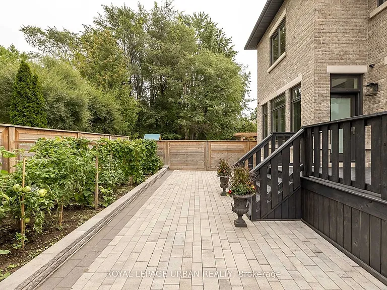 70 Parkview Hill Cres — Photo 17