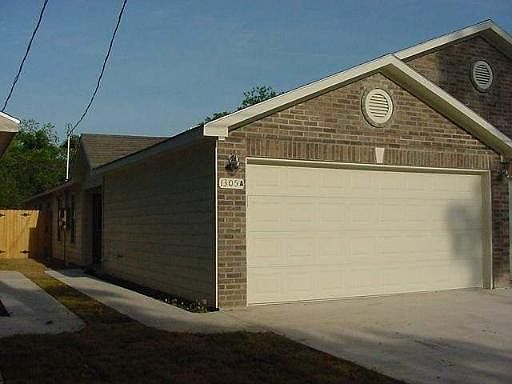 3rd image of 1305 LIVE OAK