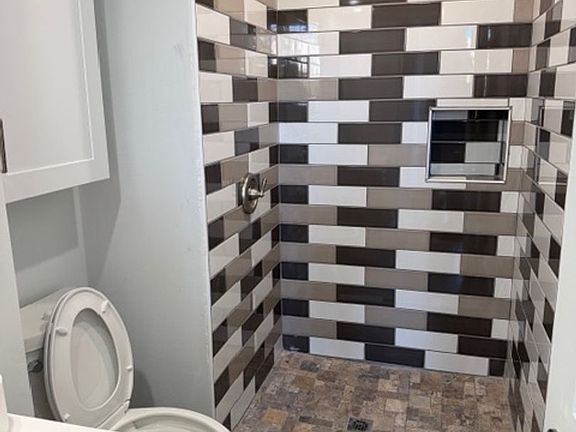 2nd image of 1243B Van Nuys St #1245-B