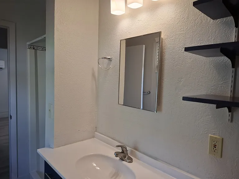 808 E Apache St #A — Photo 6