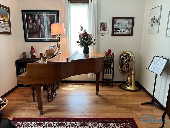 5th image of 304 Buttonwood Ave
